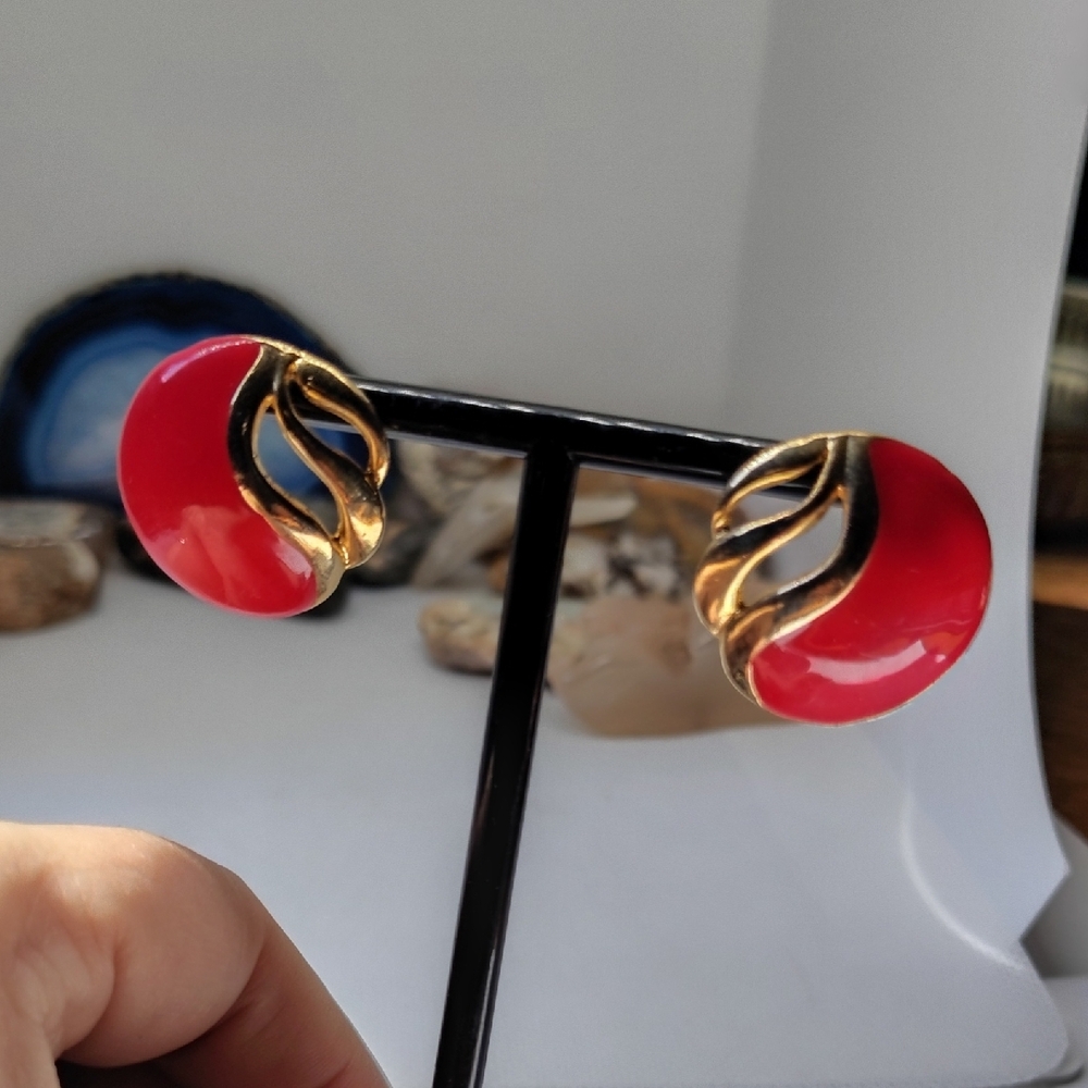 1980s Bold Red and Gold Necklace and Pierced Earring Set - Picture 6 of 10